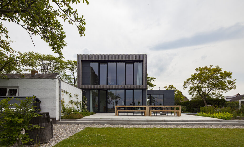 villa bundalow langeweide kloetinge achtertuin