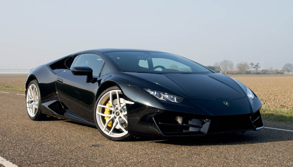 Naast alle autonieuws geniet u op 16 mei ook van 40 supercars zoals deze Lamborghini!
